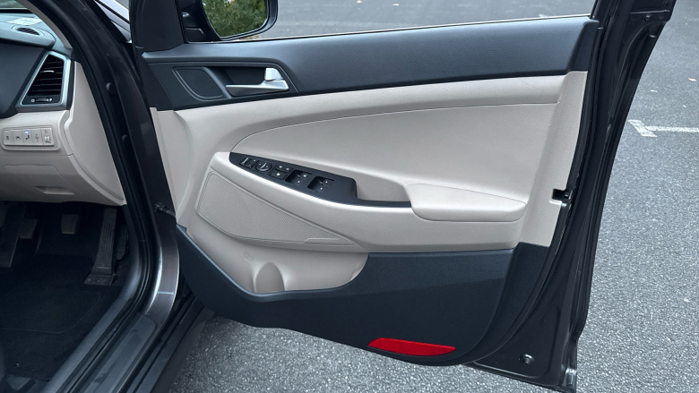 Hyundai Tucson 2.0 CRDi Blue Drive Premium 5dr 2WD Diesel Estate